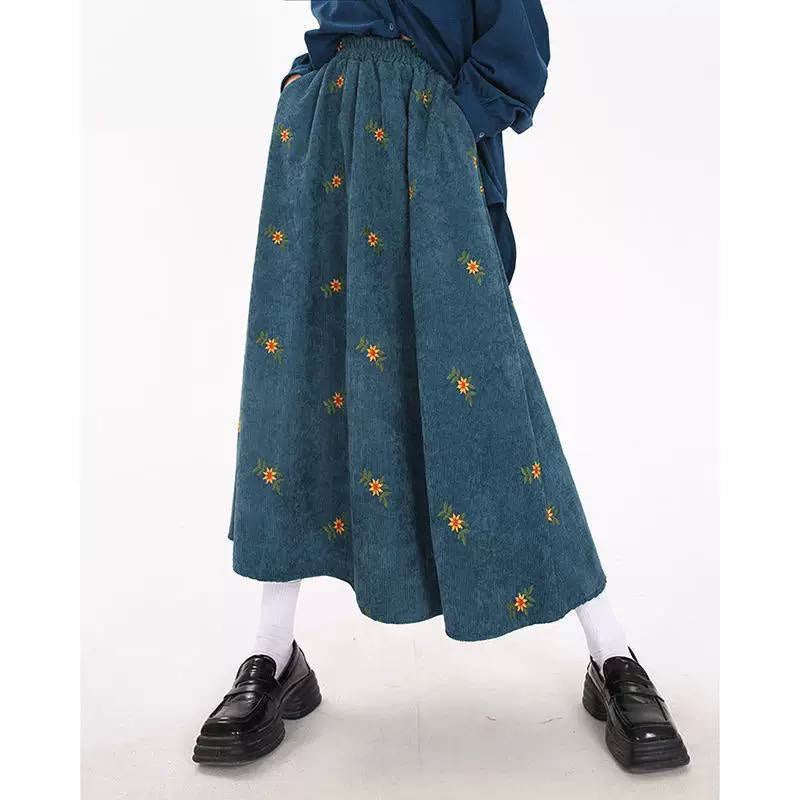 Ribbed Floral Midi Skirt With a Flared Silhouette – Blue Floral