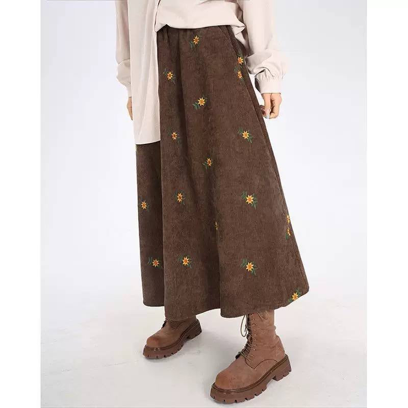 Ribbed Floral Midi Skirt With a Flared Silhouette – Brown Floral