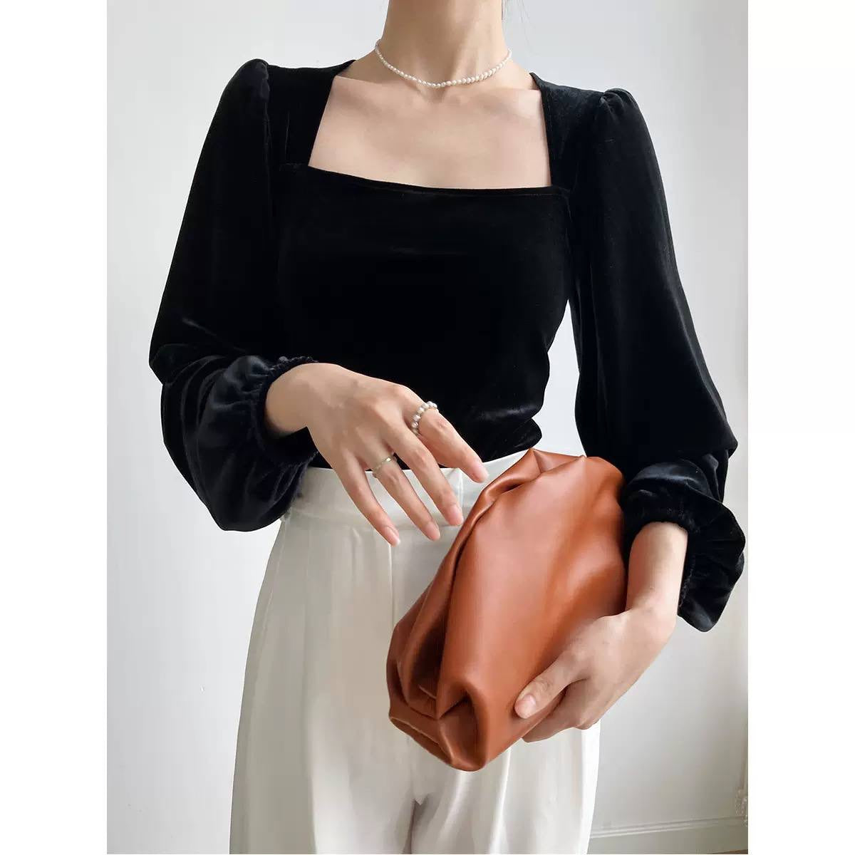 Puff Shoulder Blouse With Square Neckline And Gathered Cuffs – Black