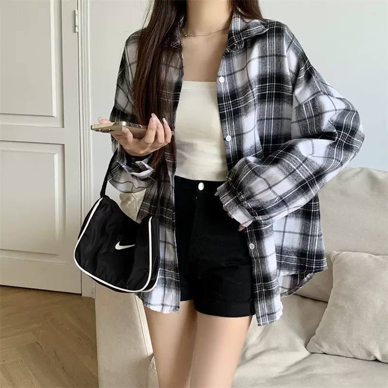 Relaxed Plaid Collared Shirt With Gathered Long Sleeves – Black And White Plaid