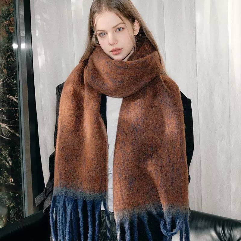 Brushed-Look Scarf With Flowing Ends And Thick Fringe – Brown And Navy