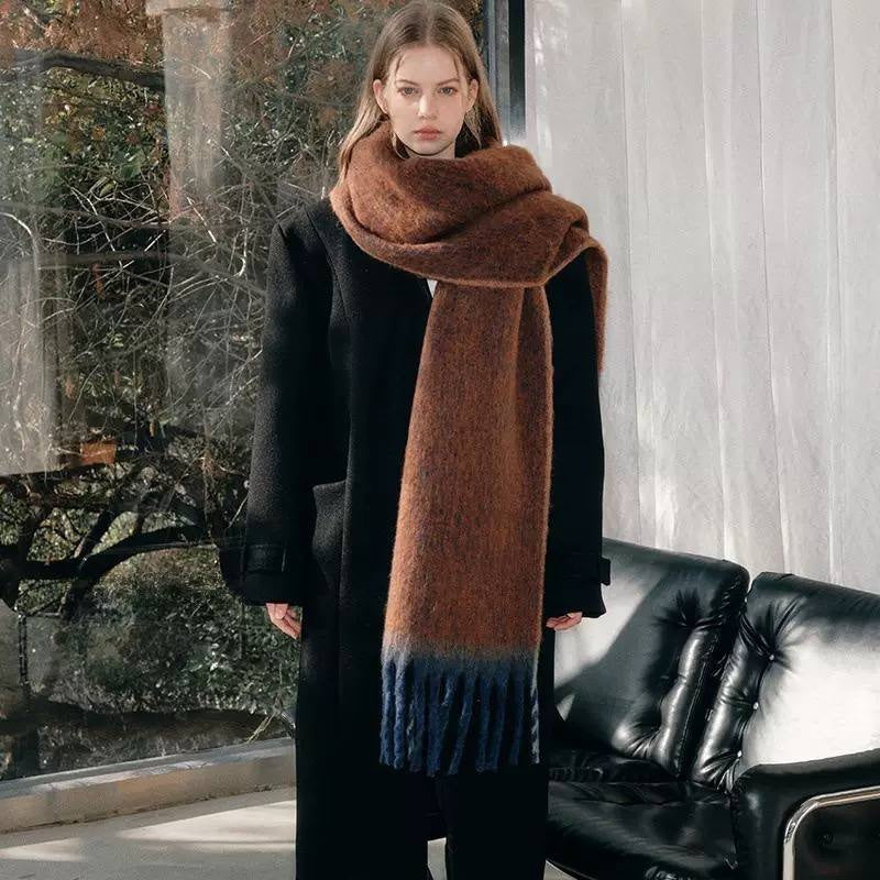 Brushed-Look Scarf With Flowing Ends And Thick Fringe – Brown And Navy