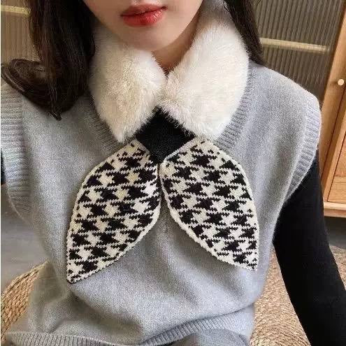 Rounded Plush-Look Collar Scarf With Patterned Bow Ends – White Houndstooth